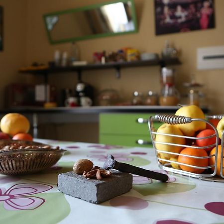 Le 3 B Bed & Breakfast Catania Bagian luar foto