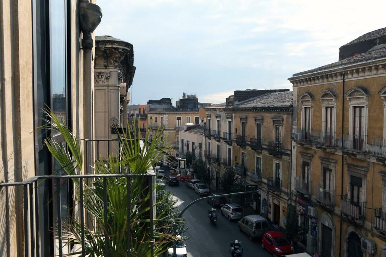 Le 3 B Bed & Breakfast Catania Bagian luar foto
