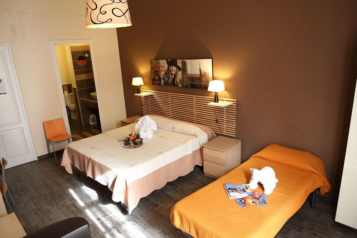 Le 3 B Bed & Breakfast Catania Bagian luar foto