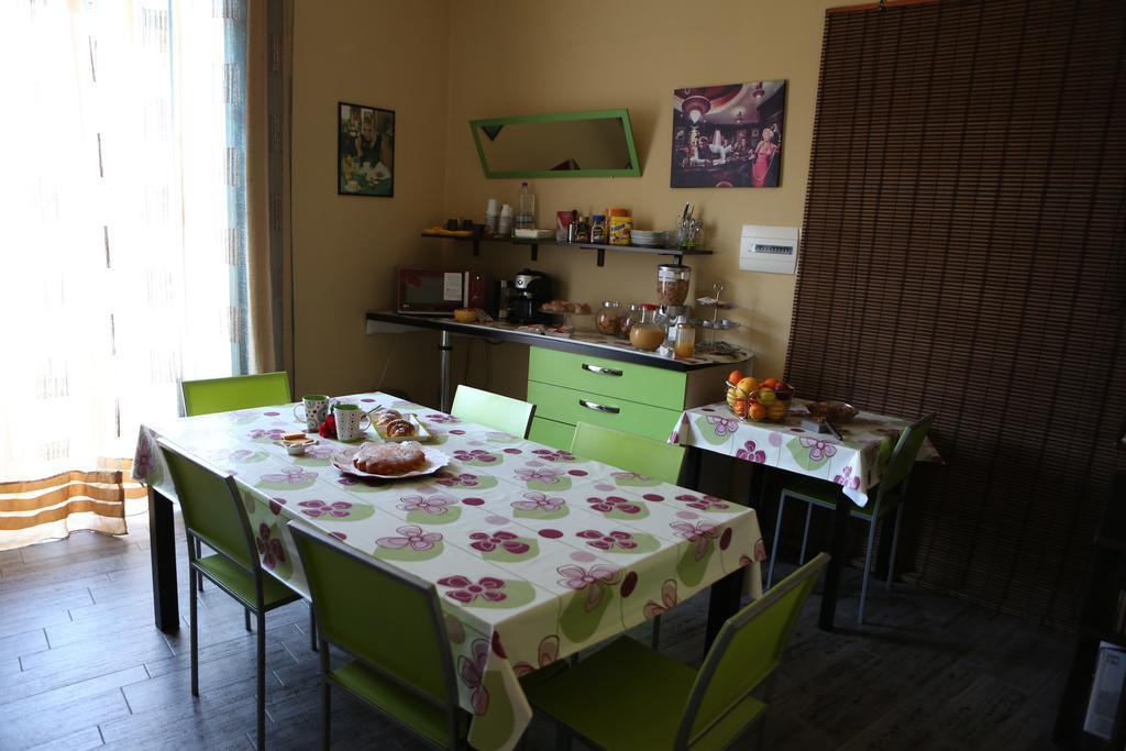 Le 3 B Bed & Breakfast Catania Bagian luar foto